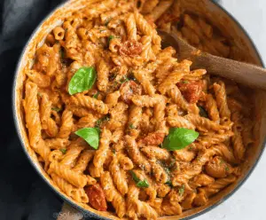 One Pot Creamy Tomato Pasta