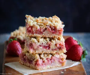 Strawberry Rhubarb Crumble Bars